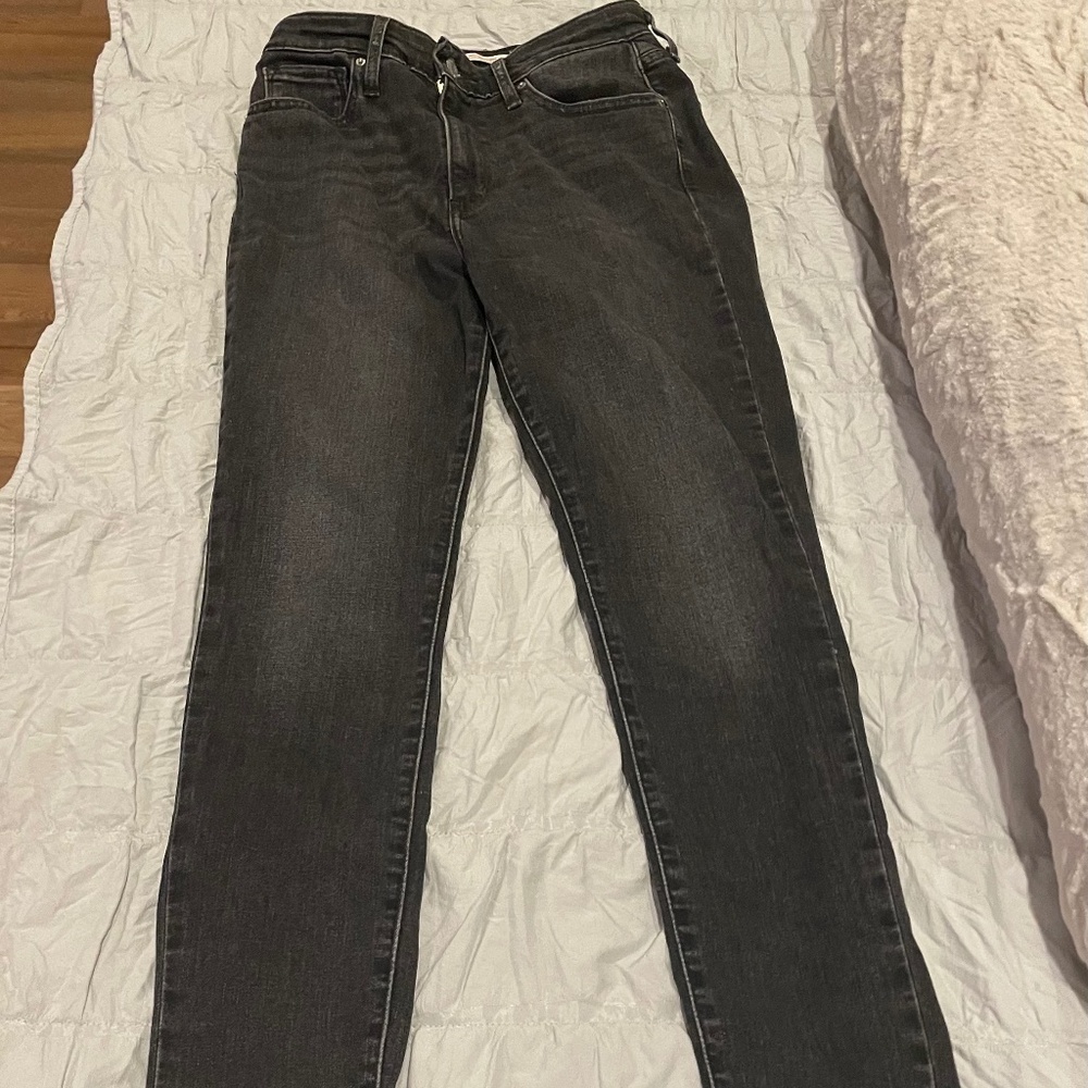 black levi jeans